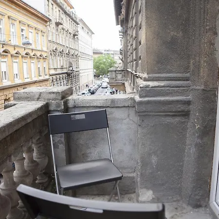 Cute Downtown Apartment *